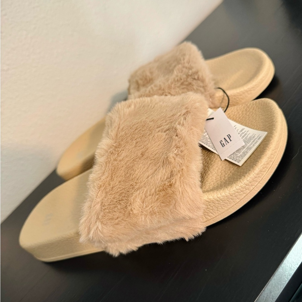 NWT GAP Faux-Fur Slides Size 8/9